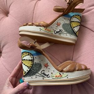 Coach sandals with fun beach vacation vibes. Size 7